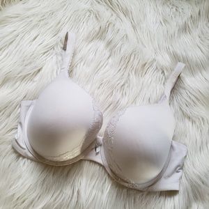 Victorias Secter lightly lined bra